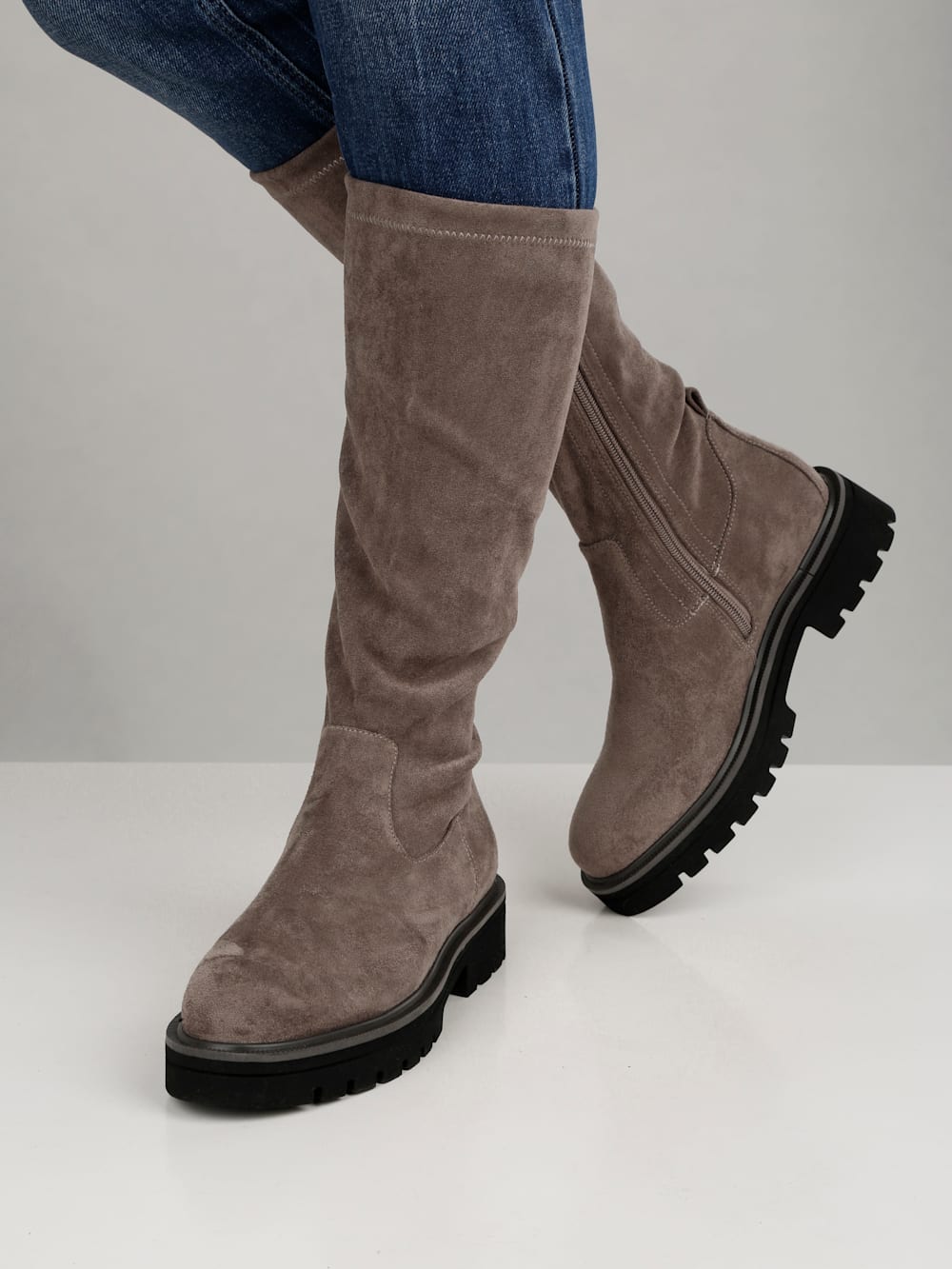 Vamos Stiefel in Velouroptik - Taupe
