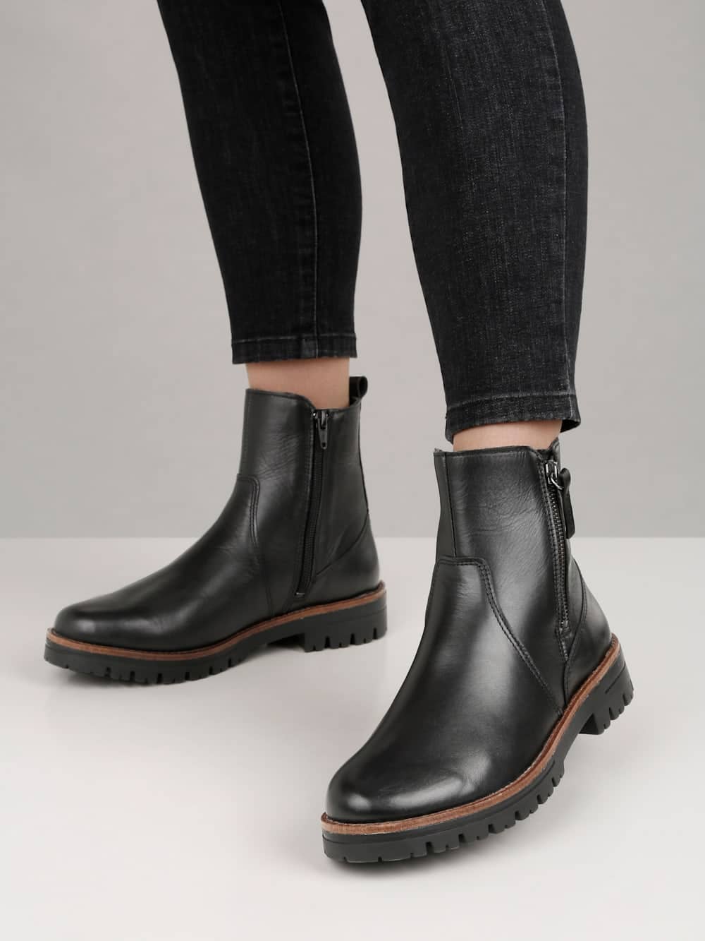 Vamos Stiefelette mit seitlichen Reibverschlussen - Schwarz