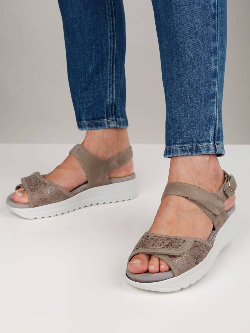 Vamos Sandale mit Mittelfubstutze - Taupe